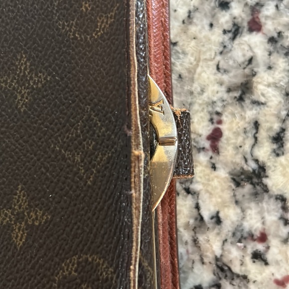 LV Monogram Kisslock Wallet - Picture 12 of 16